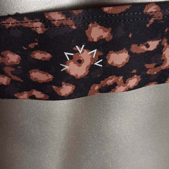 Varley animal print yoga bra size L with adjustable straps - Picture 4 of 9